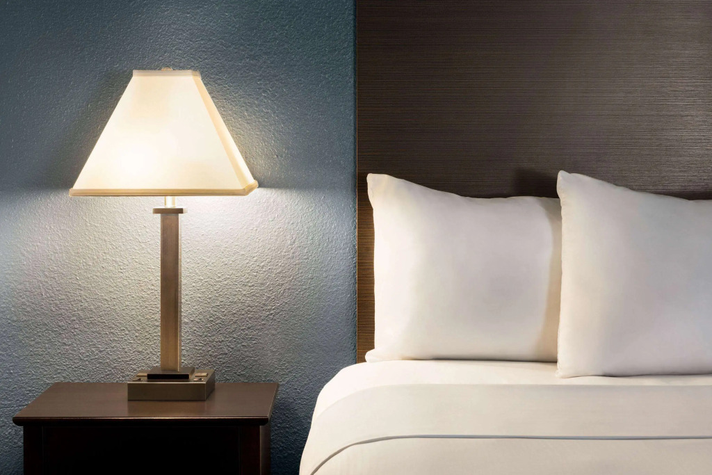 AmericInn by Wyndham La Crosse Riverfront-Conference Center