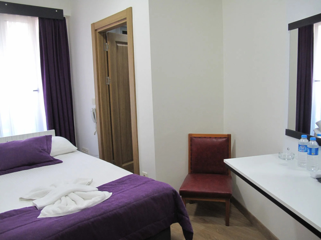 Arya Hotel