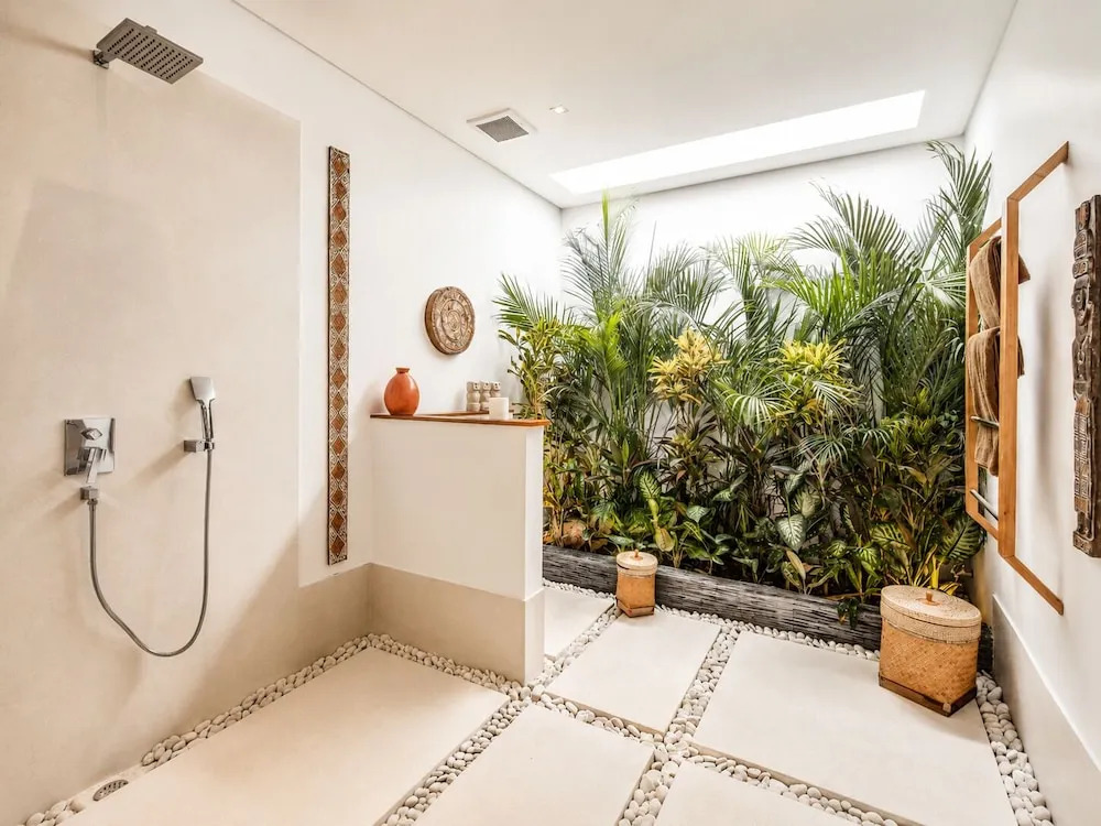 Dreamy 5BR Haven, 200m to Berawas Blissful Beach