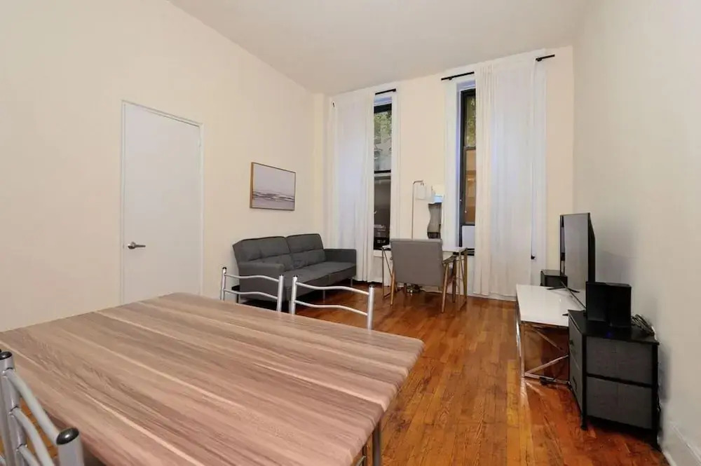 Fully Furnished Cozy 1 BR Monthly Apartment