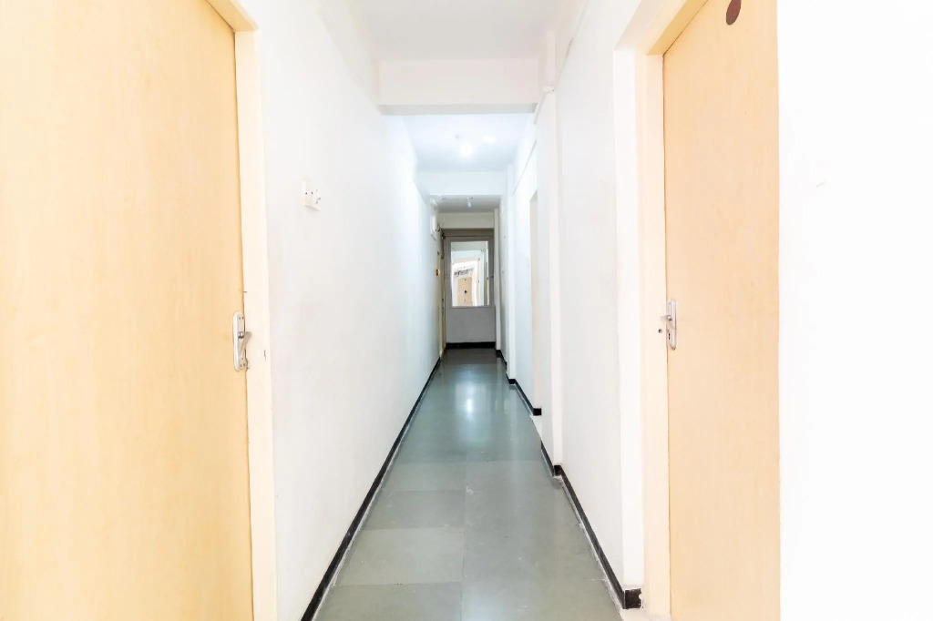SPOT ON 37458 Hotel Rahi