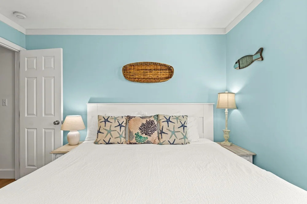Pet-friendly Corner 1st Floor Condo in Seagrove, Steps From the Beach