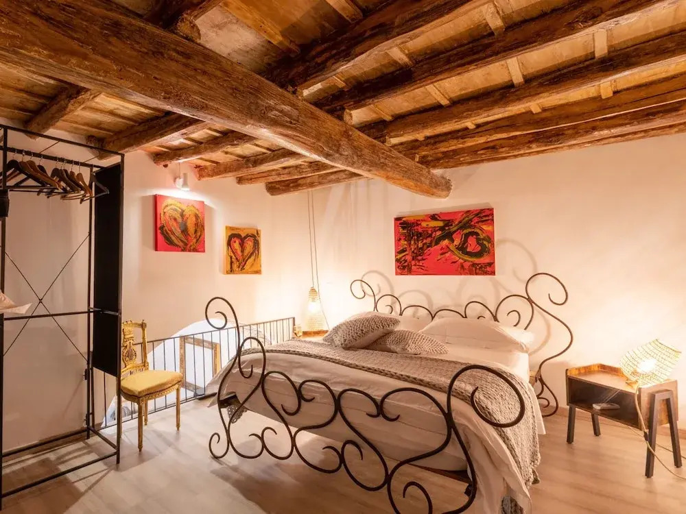 City Center Apartment - Sleeps 2 - Pet Friendly