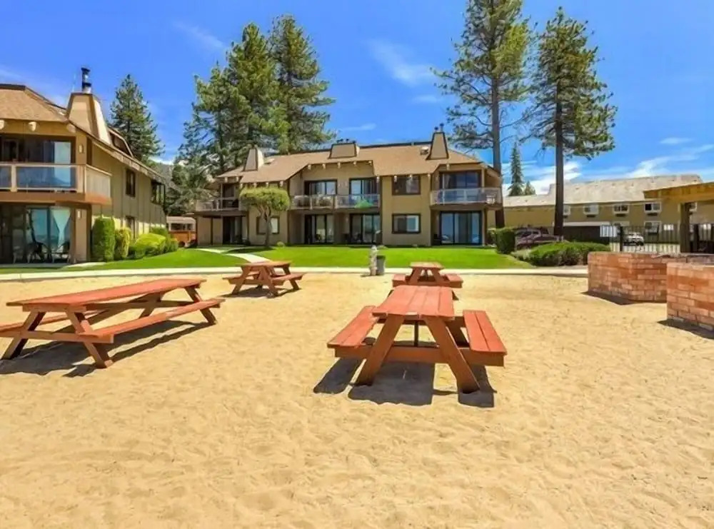Bijou at the Lake - Amazing Lake Front Complex!