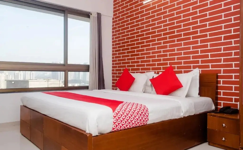 OYO 30597 Pleasant Apartment Malad East