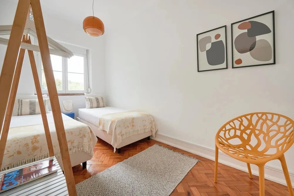 Light Filled & Renovated Apartment, By Timecooler