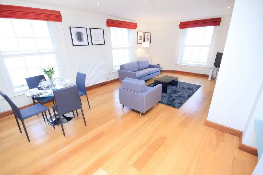 College Green Beautiful Apartment