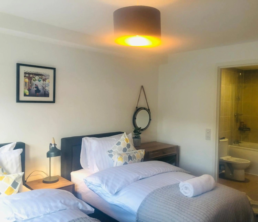 Apartment 2 bath free parking