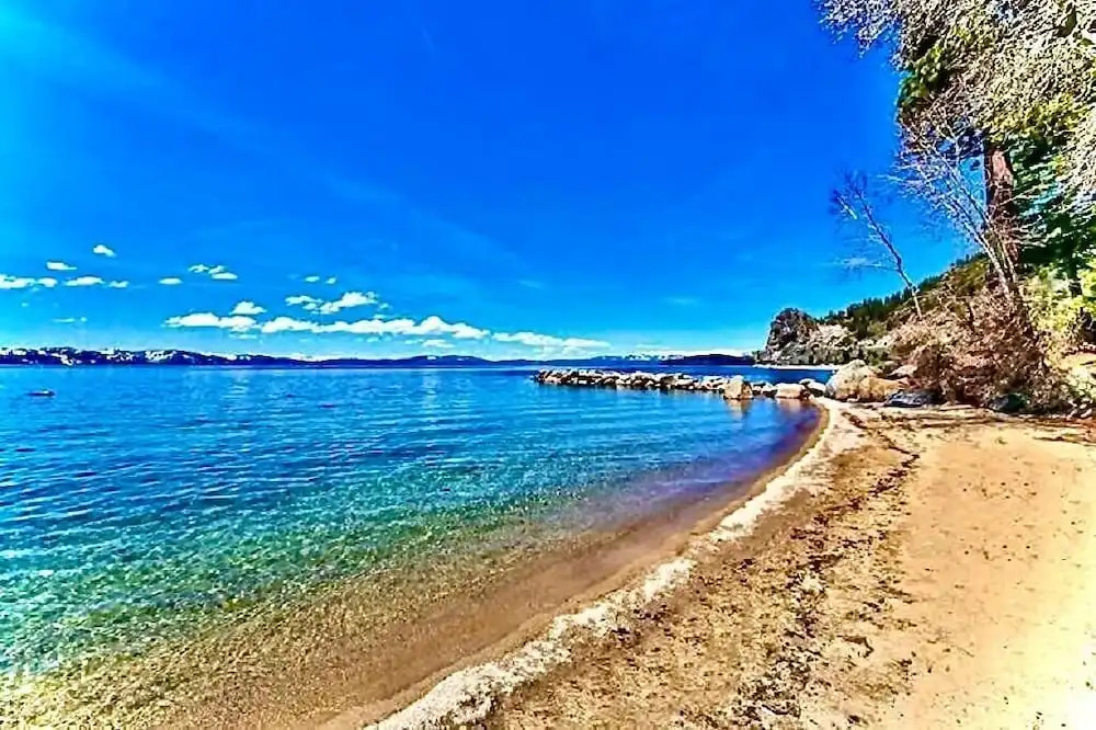Mv49 Lake Tahoe a Block From the Caverock Beach