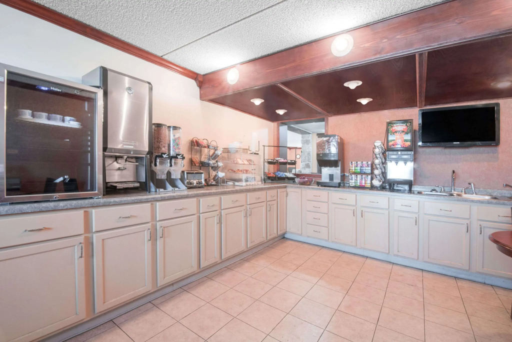 Knights Inn and Suites - Grand Forks