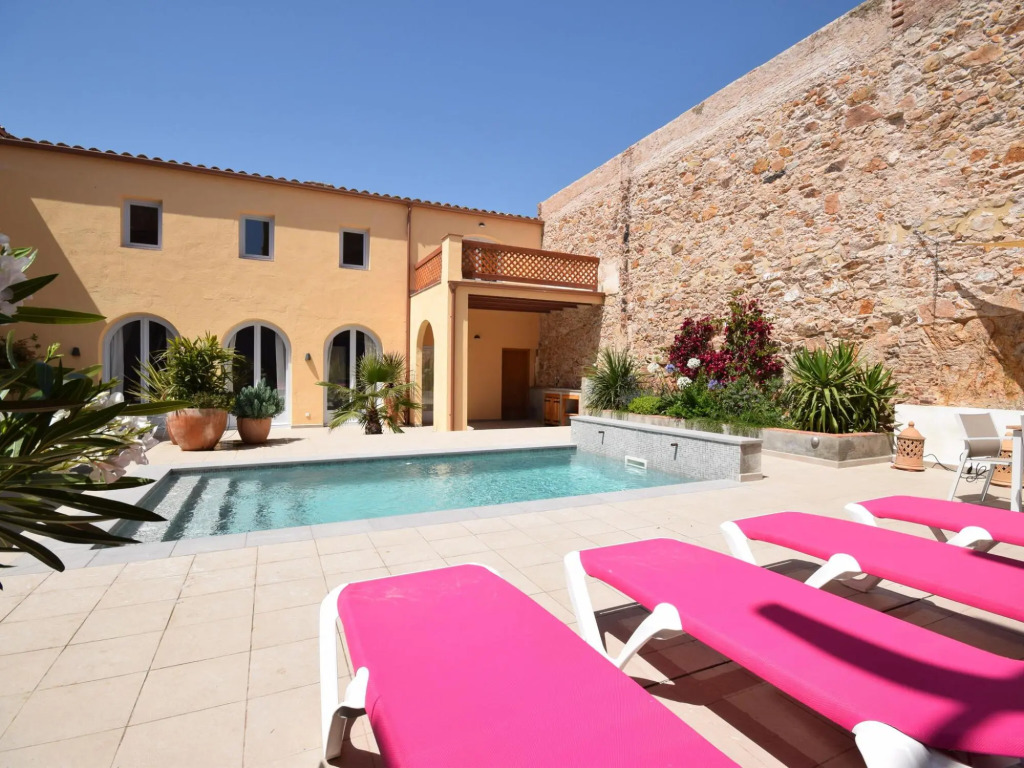 Lovely holiday home in Sant Feliu de Guixols with pool