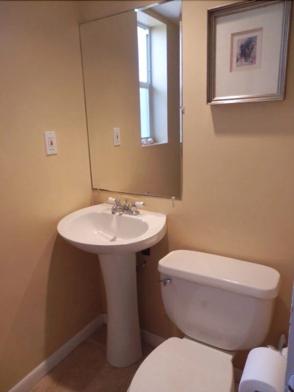 Lake Breeze 3/2.5 for 8 Large Pool Great Location