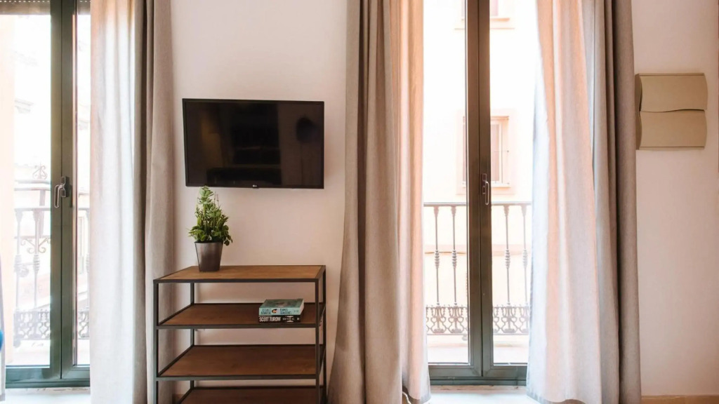 Chiqui and Vicente Bright Apartment
