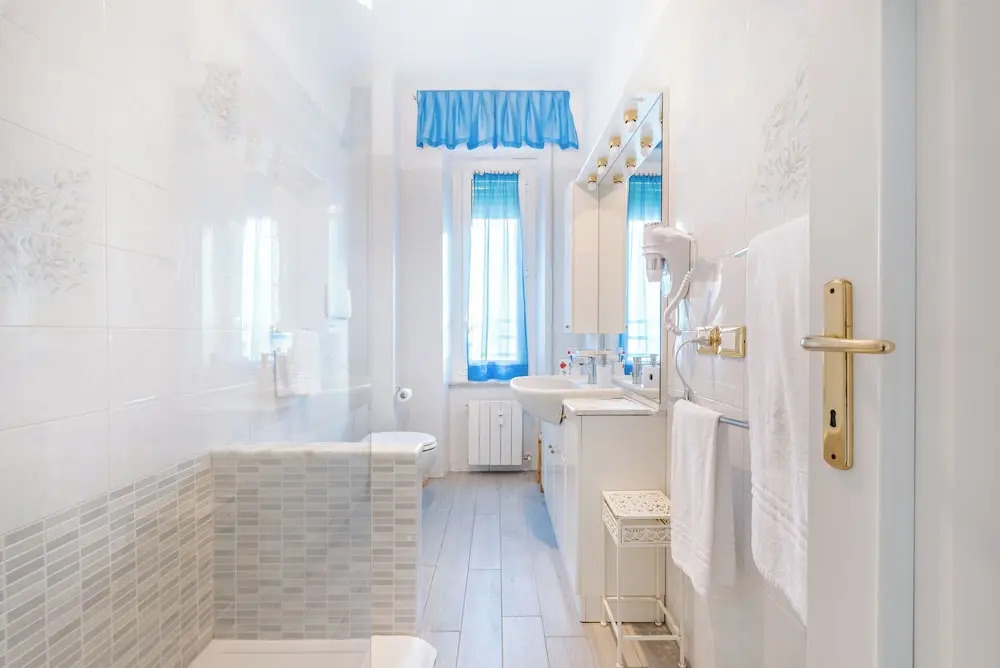 Lia Rooms 2