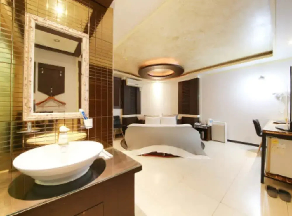 Mate Hotel