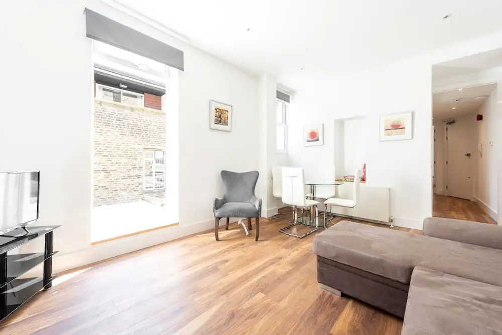 Trendy Paddington Flat SS1