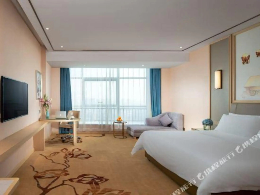 Vienna Classic Hotel (Qilu shoe city zoo store)
