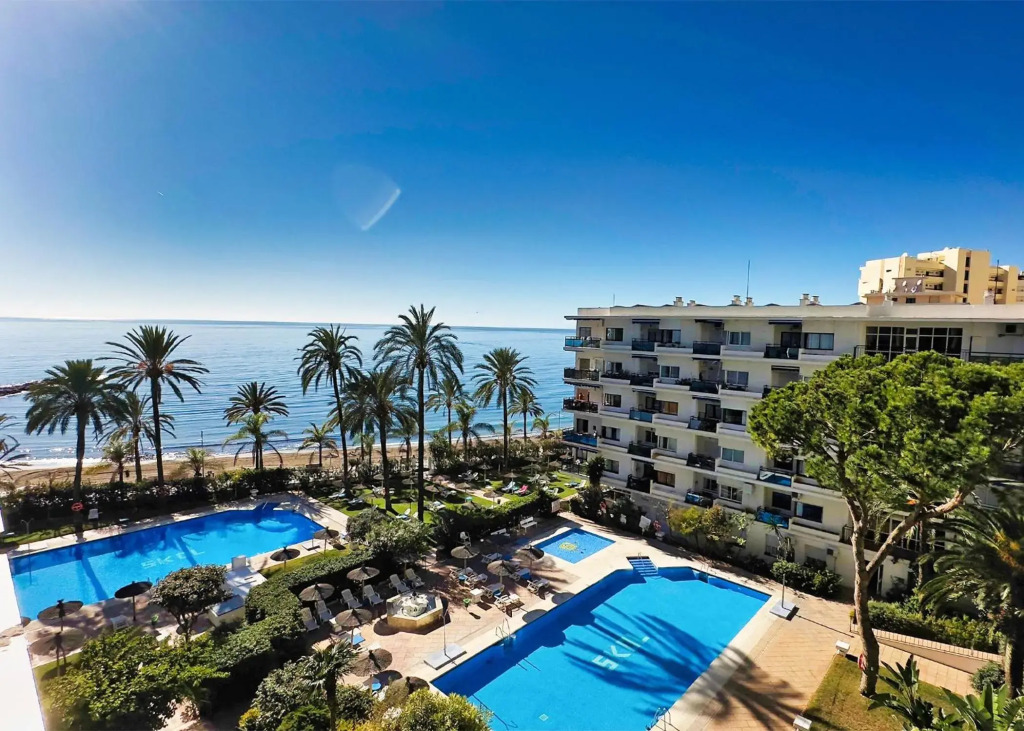 Skol 302 Super One-bedroom Duplex with Sea Views