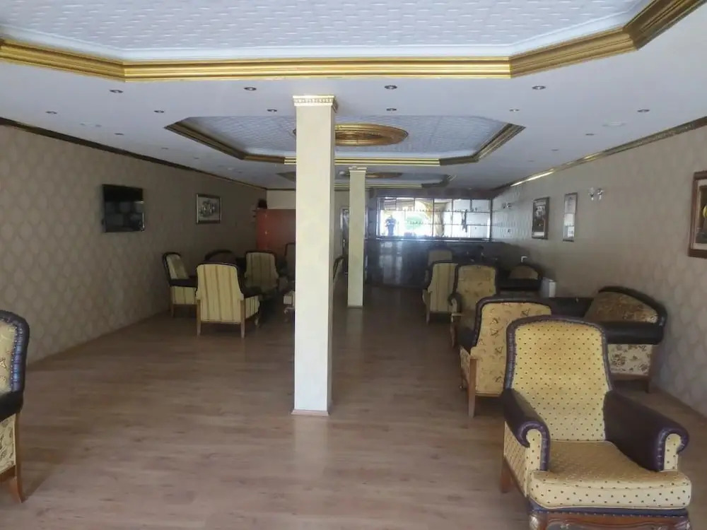 Eyna Hotel