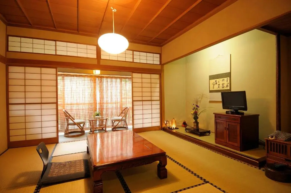 Irorinoyado Ashina