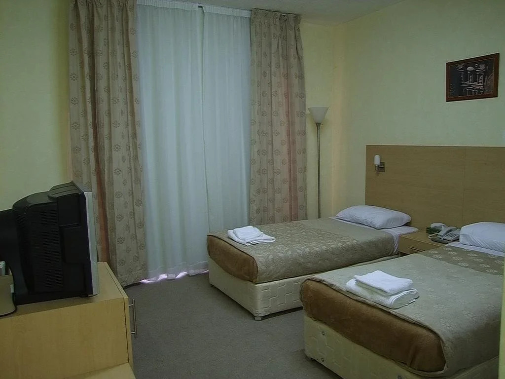 Montreal Hotel - Al Shobak