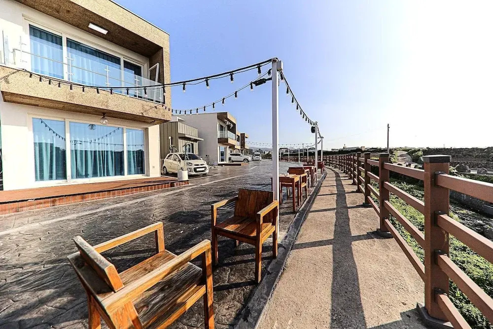 Iho 1820 Cafe & Guesthouse - Hostel