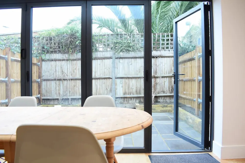 3 Bedroom Garden House in Earlsfield