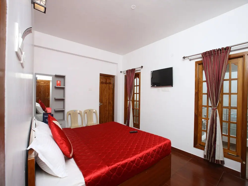 OYO 13607 Sri Akilambiga Residency