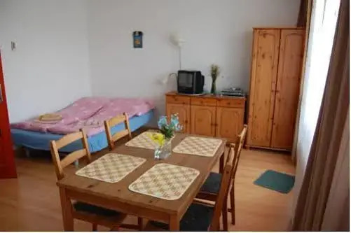 Bronson Apartman