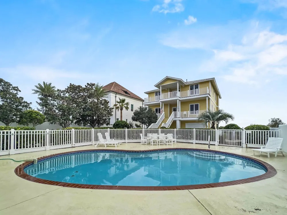 Turtle Watch 4 Bedroom Home by RedAwning