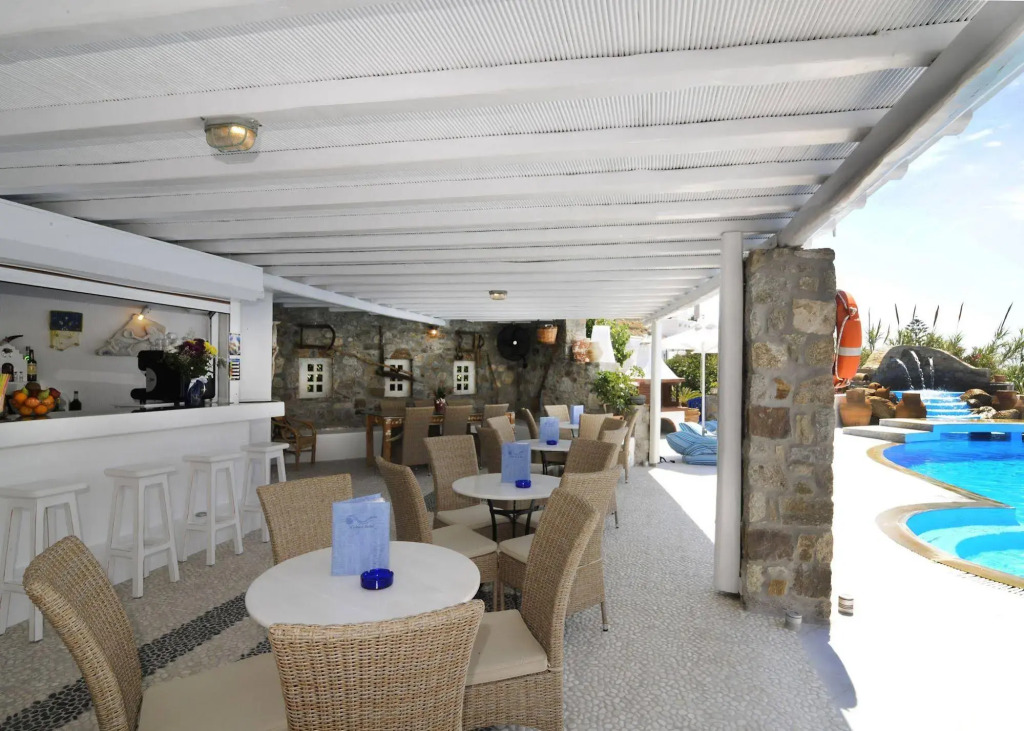 Kamari Hotel