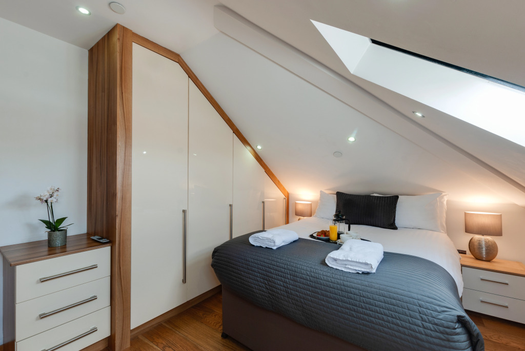 Base Serviced Apartments - Sir Thomas Street