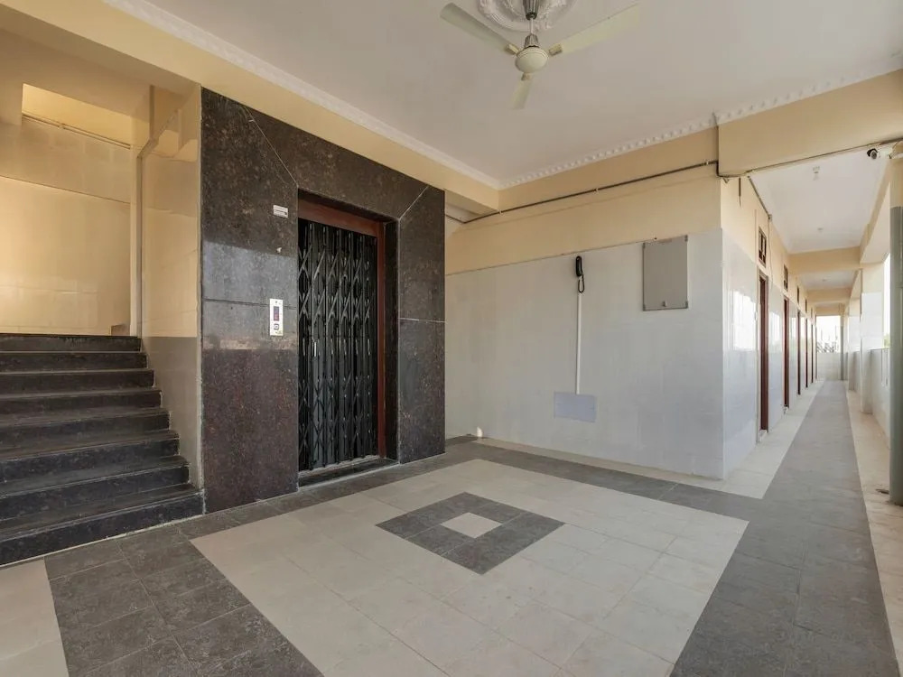 OYO 12984 Hotel Karwees Inn