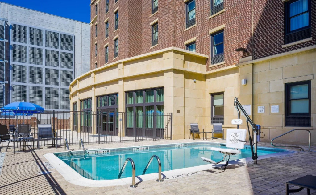 Fairfield Inn & Suites by Marriott Savannah Downtown Historic District