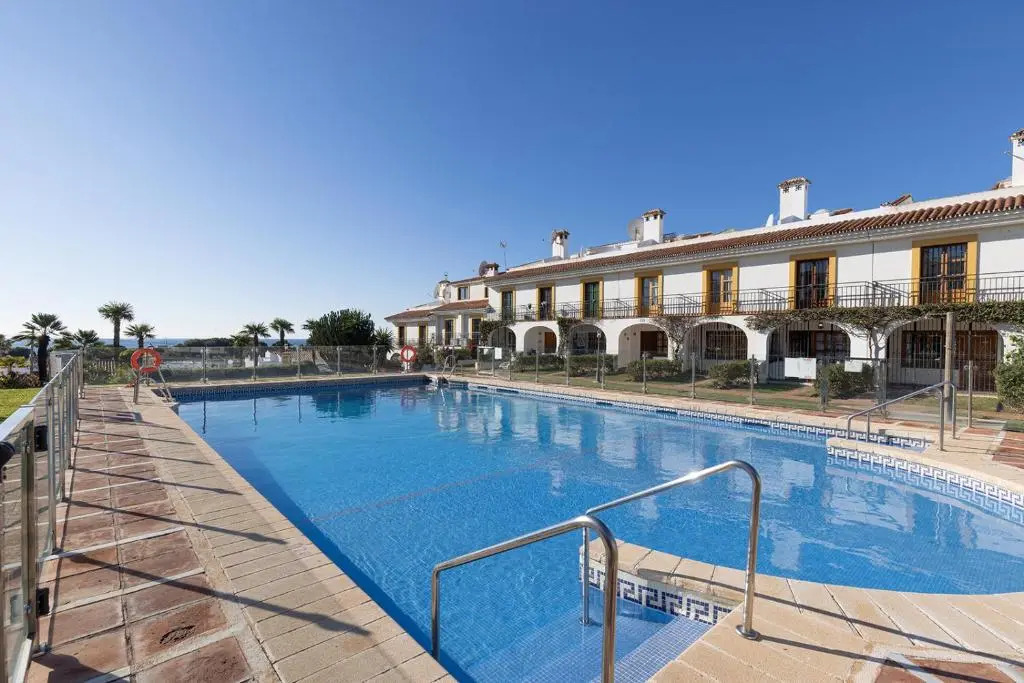 042 Classic 2 Bed Andalusian Townhouse 500m From Beach