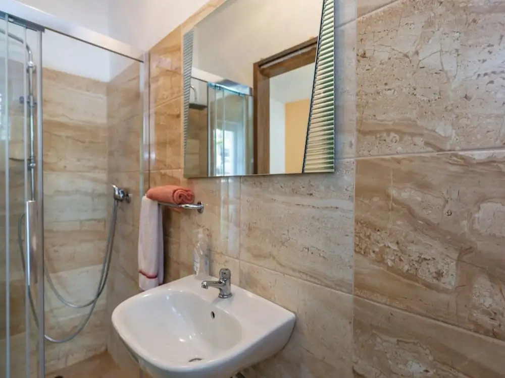Comfortable 3 Bedroom Apartment in Makarska
