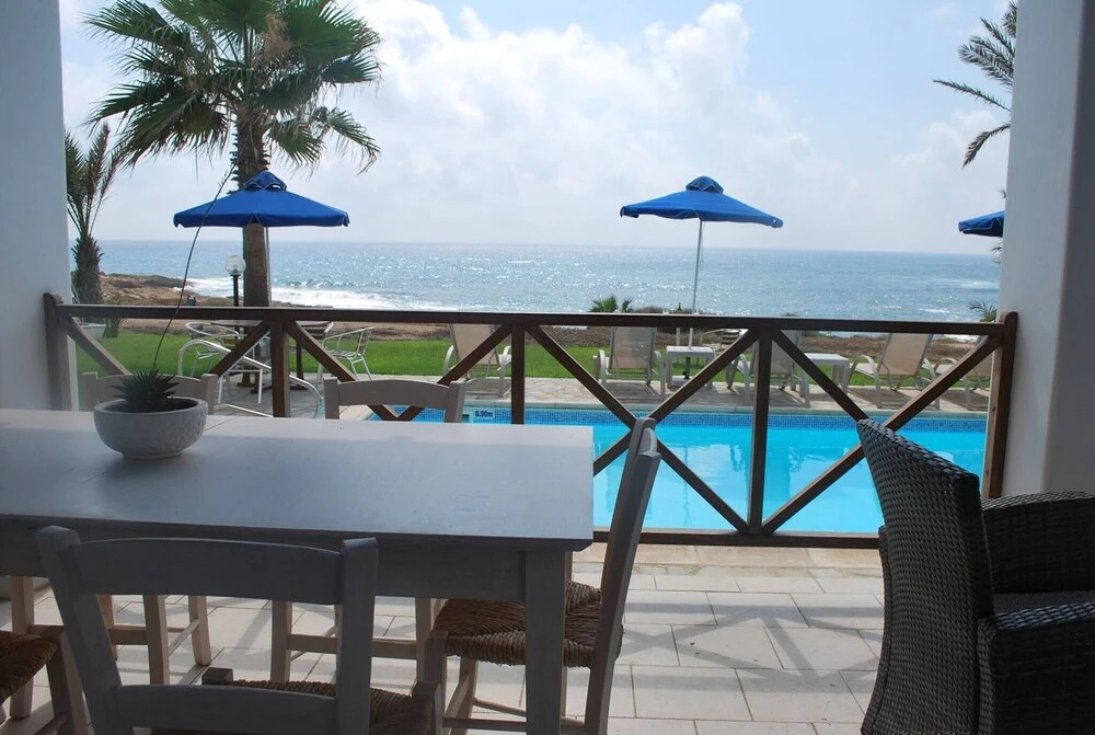 Sea Front Villa With Private HEATED Pool, Quiet area Paphos 322