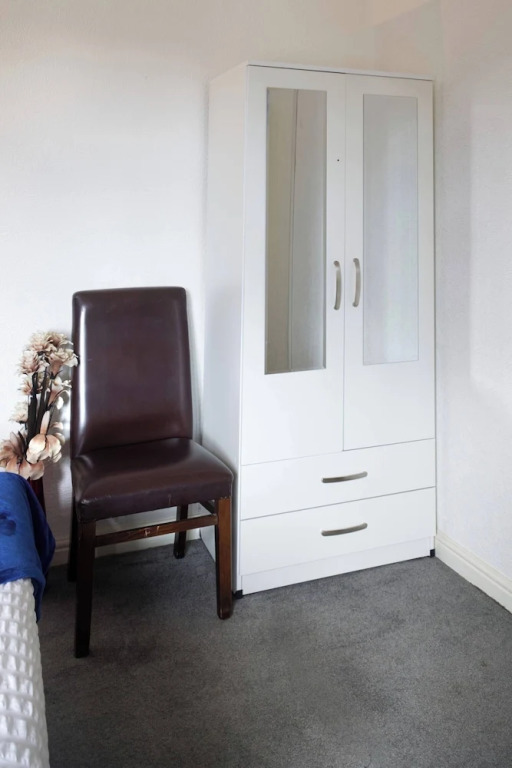 Elegant 5-bedroom Home- Fast Wifi, Free Parking & Netflix
