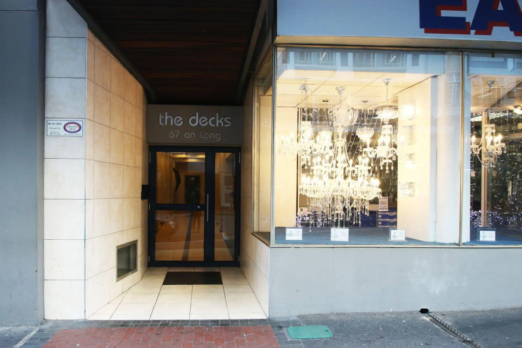 1109 The Decks at 67 Long Street