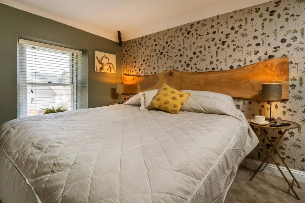 The Cottage - Characterful, coastal family home