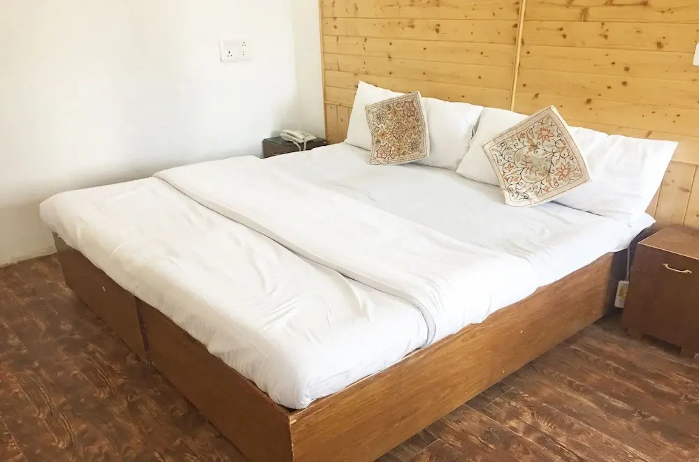 OYO 22456 Hotel Fifth Season