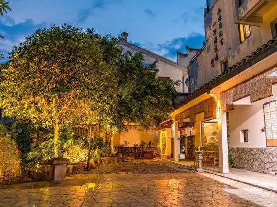 Shifangyuan Holiday Homestay (Taohuajiang Branch, Reed Flute Cave Scenic Area, Guilin)