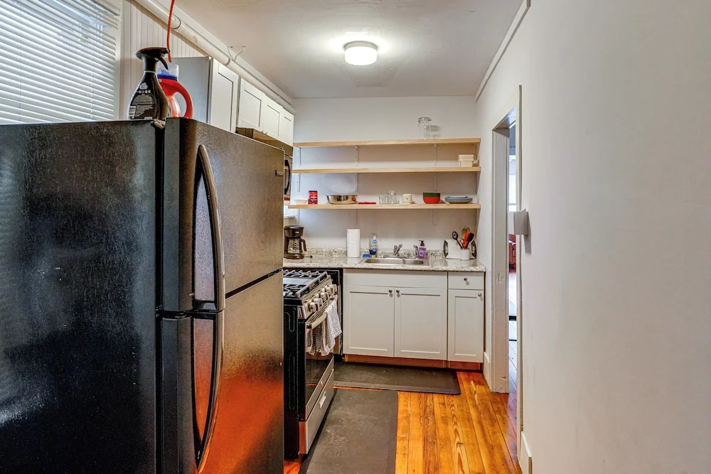Walk to Everything! Dtwn Hudson Apartment