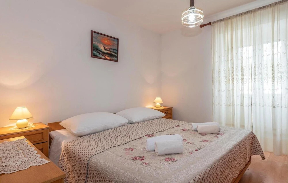 Awesome Home in Erzisce With Wifi and 2 Bedrooms