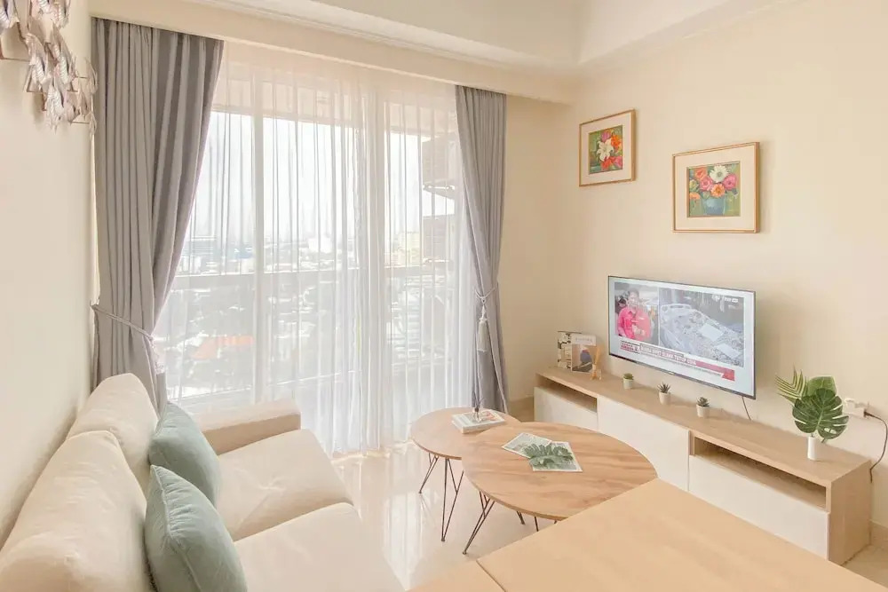 Big and Cozy 1BR with Working Room Menteng Park Apartment