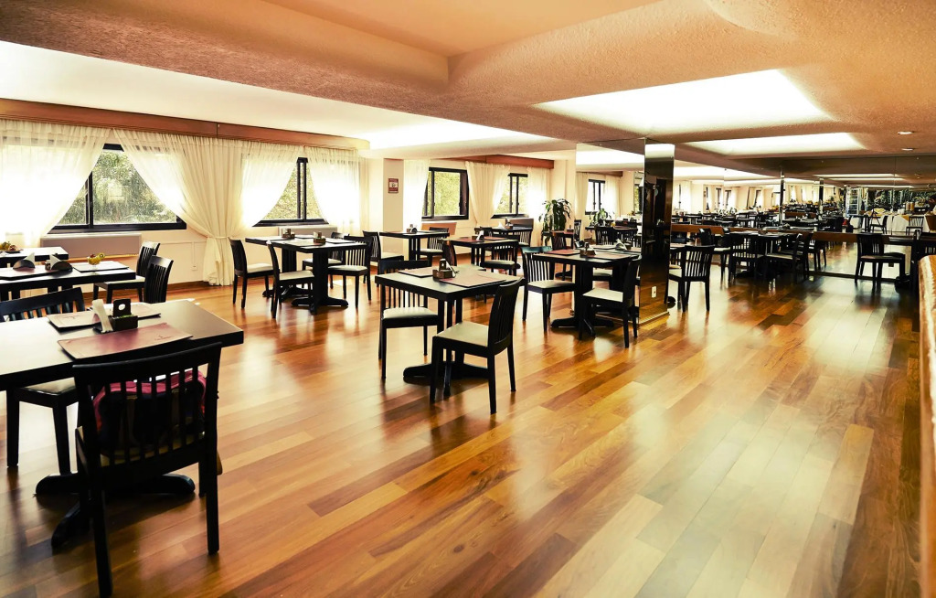 BALMORAL PLAZA Hotel