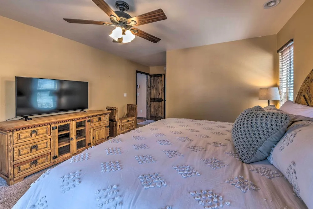Quiet Ruidoso Cabin w/ Deck & Private Hot Tub