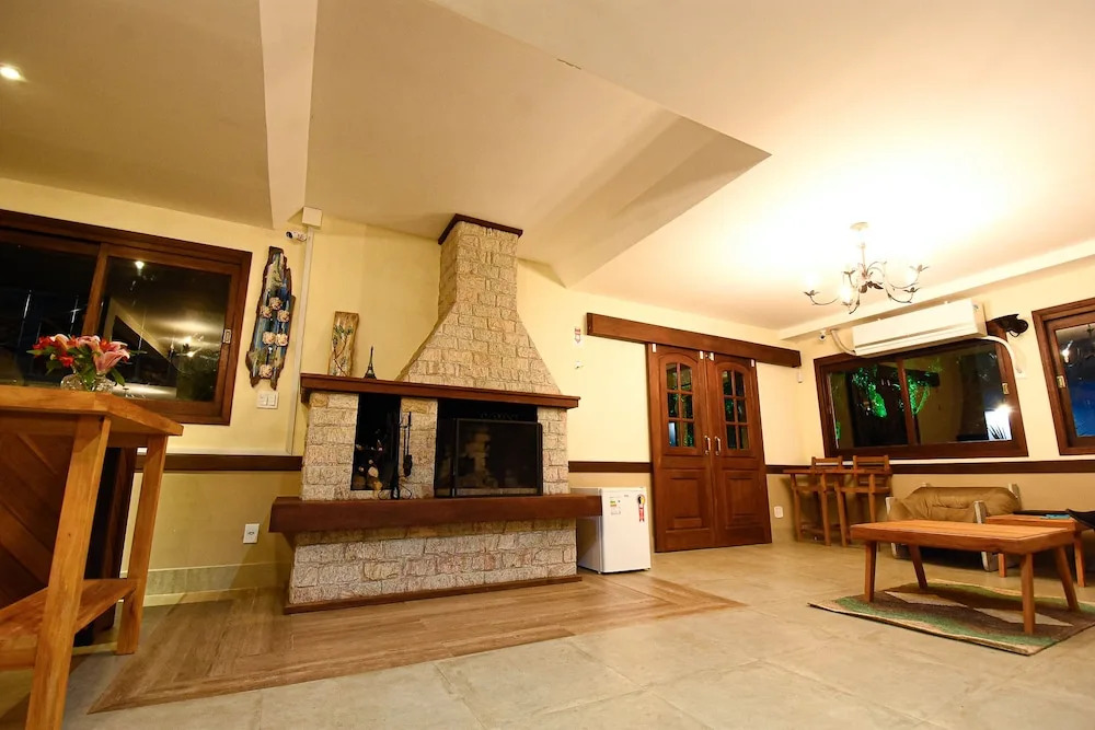 Pousada Paris Hostelli