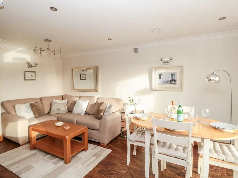 1 Coachmans Cottage, Hillfield Village