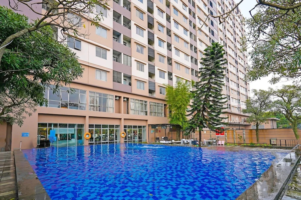 OYO Life 92774 The Edge Apartment By My Home